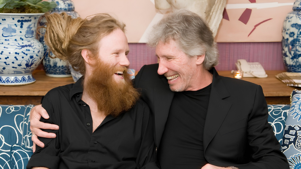 Pink Floyd, due italiani alla corte di Roger Waters e figlio: da musicisti di tributo a custodi del mito Pink Floyd, due italiani alla corte di Roger Waters e figlio: da musicisti di tributo a custodi del mito