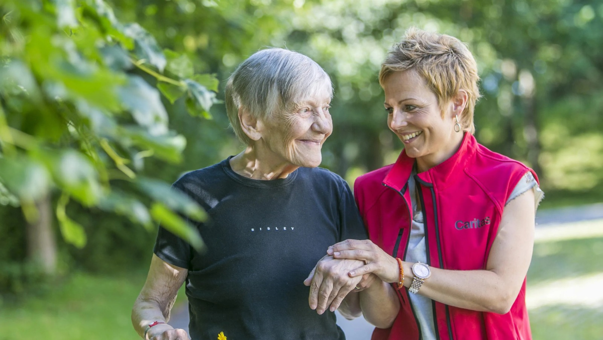 Caregiver, 7 milioni di italiani lavorano gratis: il welfare si regge sulle famiglie Caregiver, 7 milioni di italiani lavorano gratis: il welfare si regge sulle famiglie