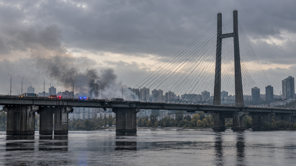 Ucraina, esplosioni a Kiev durante la visita di Merz: colpito il Ponte Nord cittadino Ucraina, esplosioni a Kiev durante la visita di Merz: colpito il Ponte Nord cittadino