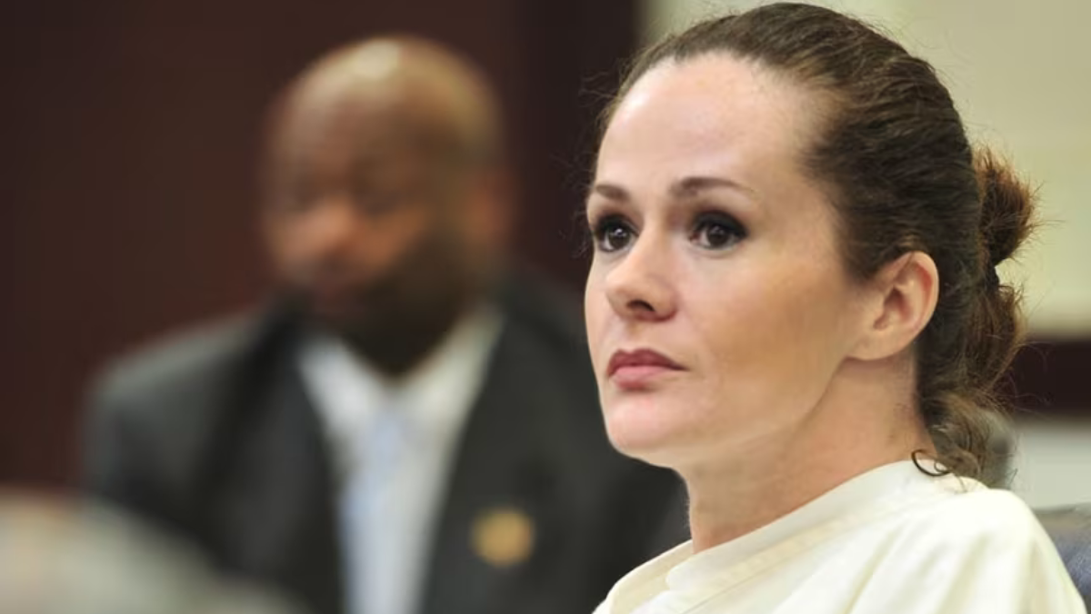 Christa Pike torna in carcere dopo l’esecuzione fallita: dai ricorsi alla richiesta di grazia, ecco cosa succede adesso Christa Pike torna in carcere dopo l’esecuzione fallita: dai ricorsi alla richiesta di grazia, ecco cosa succede adesso