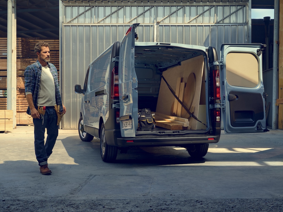 Renault Trafic si aggiorna: più comfort, sicurezza e tecnologia a bordo Renault Trafic si aggiorna: più comfort, sicurezza e tecnologia a bordo
