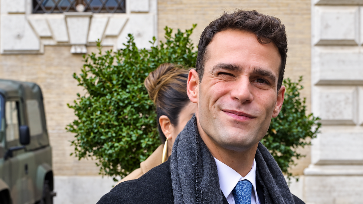 Augusto Rubei porta “La strada” a Napoli: dalla periferia di San Basilio ai vertici della politica nell’era dei Cinque Stelle