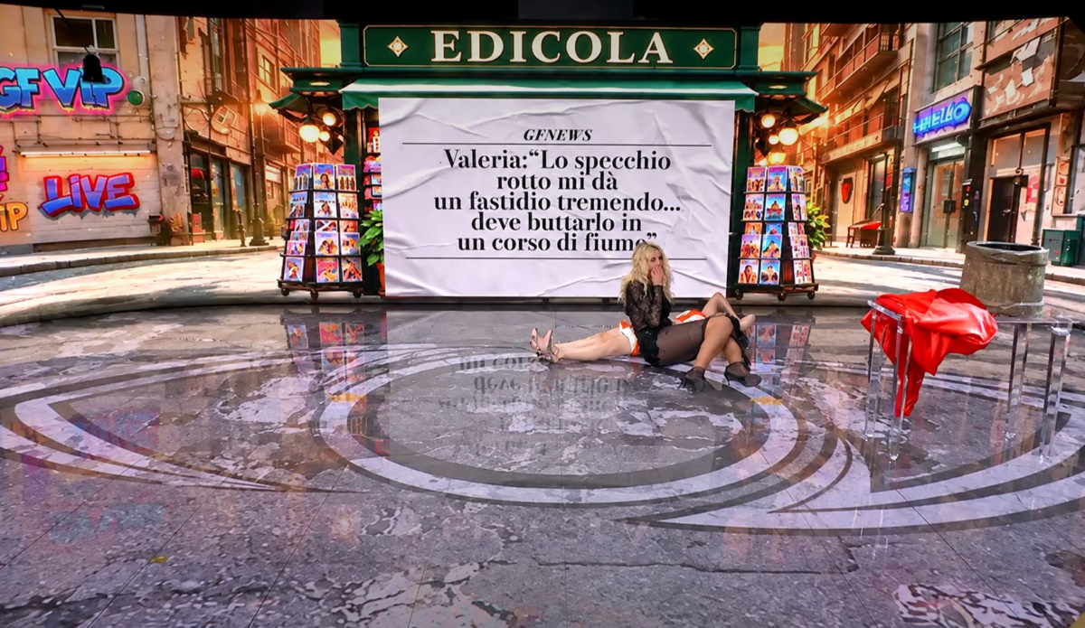 Grande Fratello Vip, la mossa di wrestling di Carmen Di Pietro a Valeria Marini: “Sto sanguinando”. VIDEO Grande Fratello Vip, la mossa di wrestling di Carmen Di Pietro a Valeria Marini: “Sto sanguinando”. VIDEO