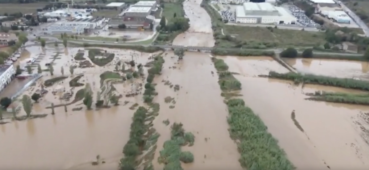 Catalogna, piogge torrenziali e strade sommerse: due morti e oltre mille interventi – VIDEO Catalogna, piogge torrenziali e strade sommerse: due morti e oltre mille interventi – VIDEO