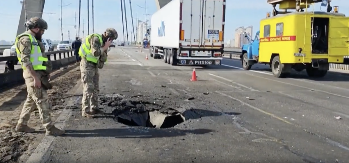 Kiev, la Russia colpisce il Ponte Nord durante la visita di Merz: ci sono feriti – VIDEO Kiev, la Russia colpisce il Ponte Nord durante la visita di Merz: ci sono feriti – VIDEO