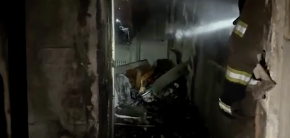 Ucraina, drone russo colpisce un palazzo a Zaporizhzhia: cinque feriti, evacuati bambini e anziani – VIDEO Ucraina, drone russo colpisce un palazzo a Zaporizhzhia: cinque feriti, evacuati bambini e anziani – VIDEO