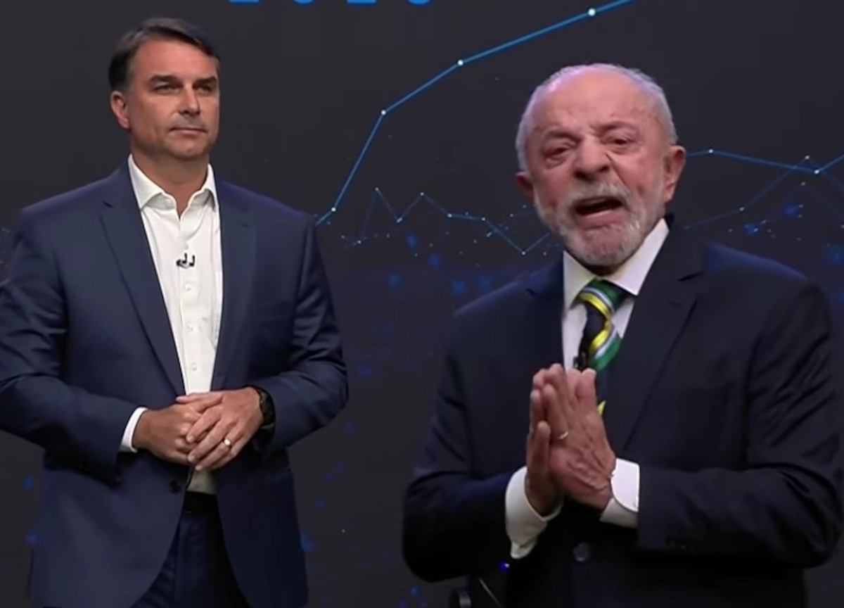 Elezioni in Brasile, Bolsonaro jr-Lula, confronto in tv senza esclusione di colpi. “Bugiardo incallito, teppista”, “buffone”, “vai in pensione” Elezioni in Brasile, Bolsonaro jr-Lula, confronto in tv senza esclusione di colpi. “Bugiardo incallito, teppista”, “buffone”, “vai in pensione”