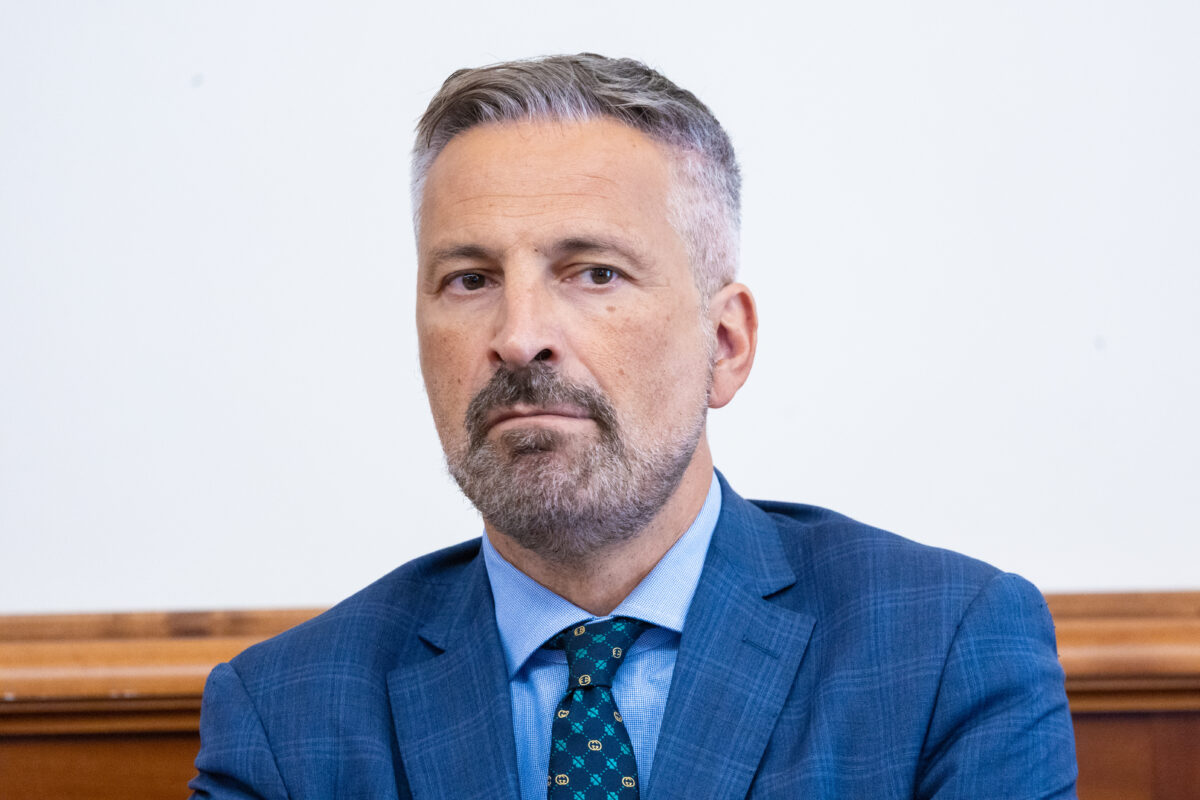 Siher torna libero, le prime reazioni: mentre il centrodestra insorge, il campo largo invita al rispetto della legge Siher torna libero, le prime reazioni: mentre il centrodestra insorge, il campo largo invita al rispetto della legge