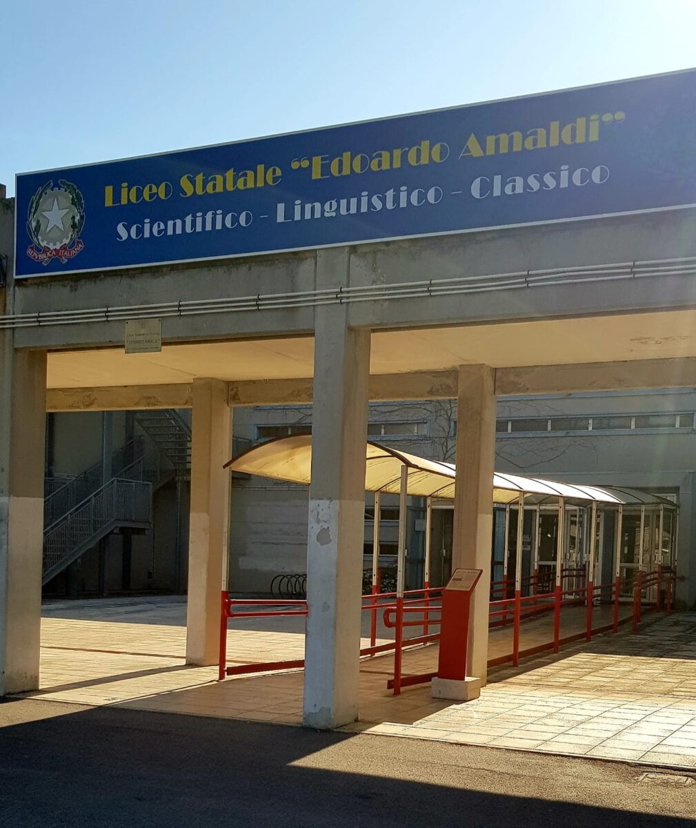 Metal detector al Liceo “Amaldi” di Roma, la dirigente: “azione preventiva”