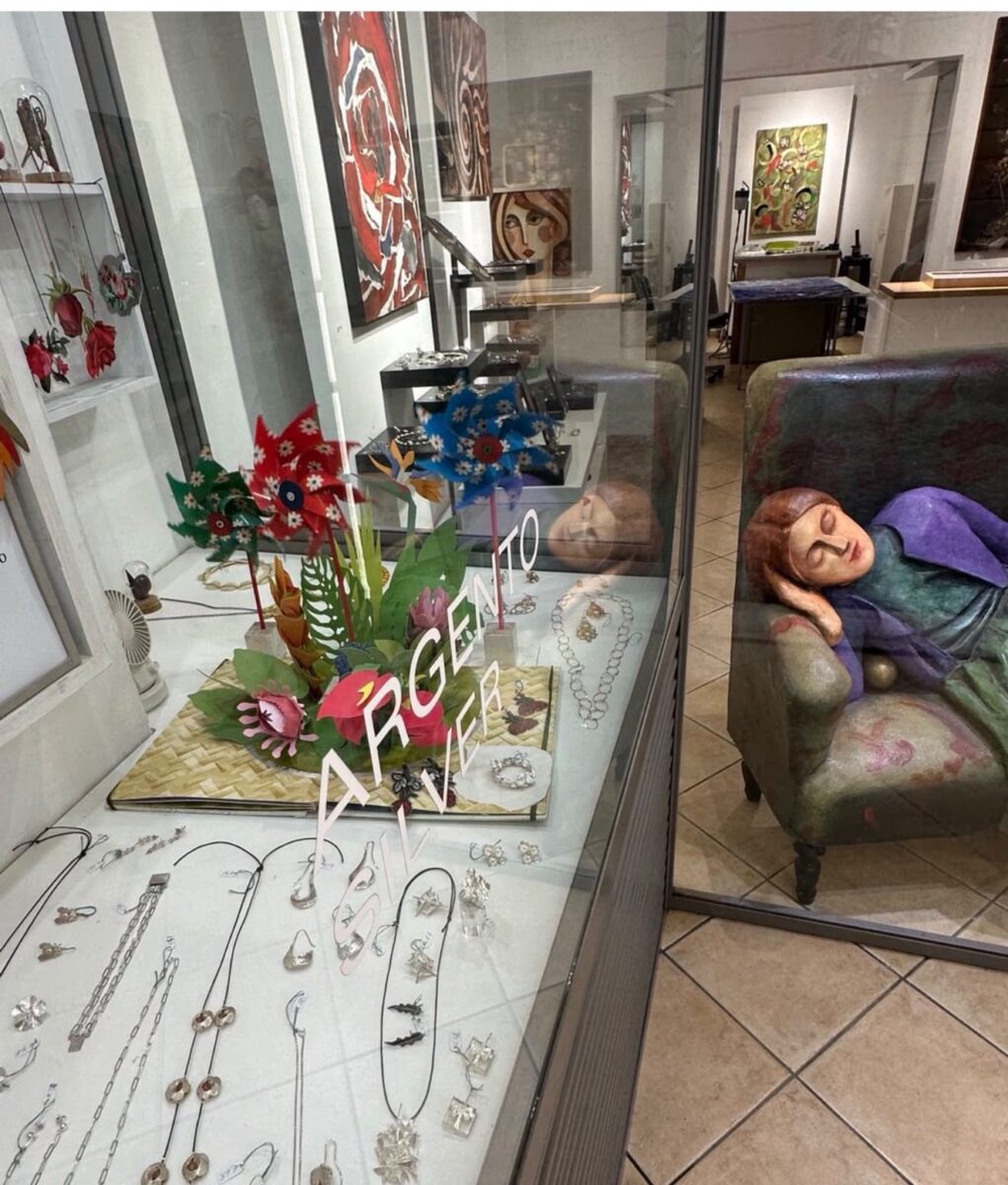 Aperitivi informali e atmosfere vintage, nel quartiere Monti lo spritz si fa dopo il vernissage Aperitivi informali e atmosfere vintage, nel quartiere Monti lo spritz si fa dopo il vernissage