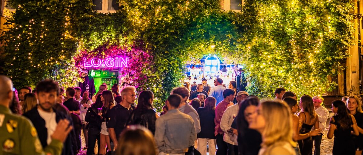 Aperitivi informali e atmosfere vintage, nel quartiere Monti lo spritz si fa dopo il vernissage Aperitivi informali e atmosfere vintage, nel quartiere Monti lo spritz si fa dopo il vernissage