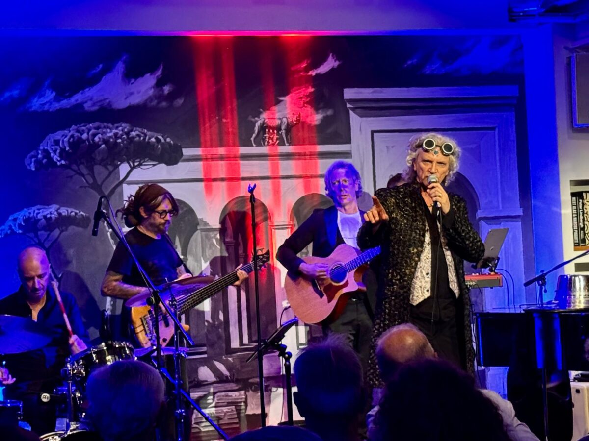 Torna in radio il successo mondiale “Dragostea din tei”, presentata a Roma la nuova versione da solista di Lemuri Il Visionario – VIDEO INTERVISTA Torna in radio il successo mondiale “Dragostea din tei”, presentata a Roma la nuova versione da solista di Lemuri Il Visionario – VIDEO INTERVISTA