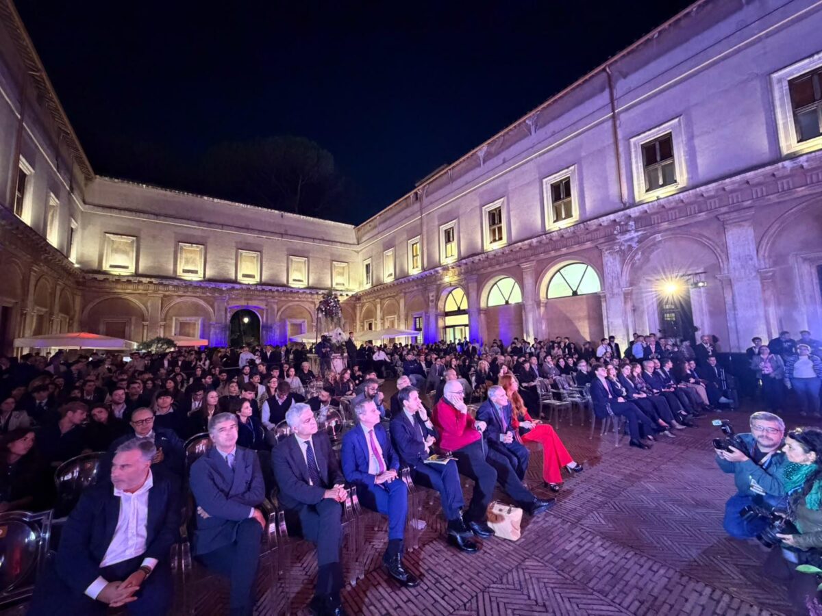 La carica dei 60 under 30, premio per militanti, amministratori e comunicatori. Lobuono: “Qui, campo larghissimo” – PHOTO GALLERY e VIDEO