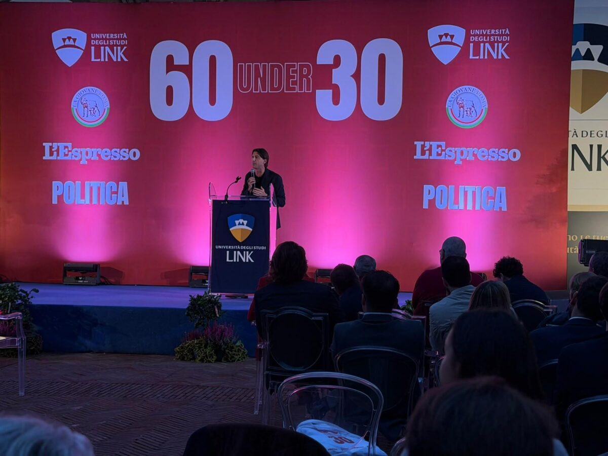 La carica dei 60 under 30, premio per militanti, amministratori e comunicatori. Lobuono: “Qui, campo larghissimo” – PHOTO GALLERY e VIDEO