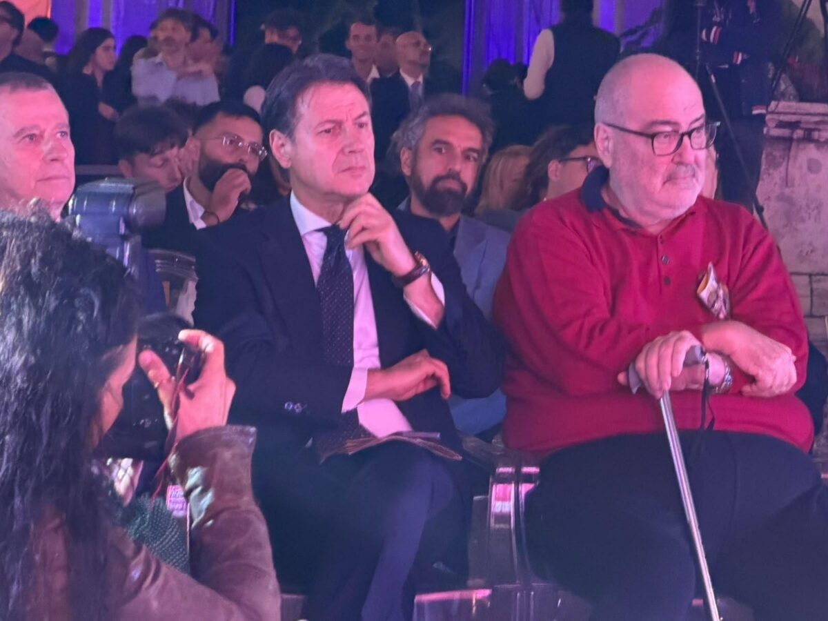 La carica dei 60 under 30, premio per militanti, amministratori e comunicatori. Lobuono: “Qui, campo larghissimo” – PHOTO GALLERY e VIDEO