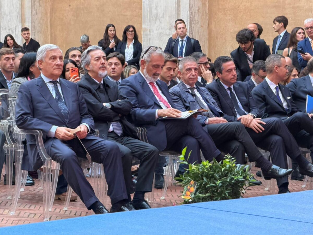 La carica dei 60 under 30, premio per militanti, amministratori e comunicatori. Lobuono: “Qui, campo larghissimo” – PHOTO GALLERY e VIDEO