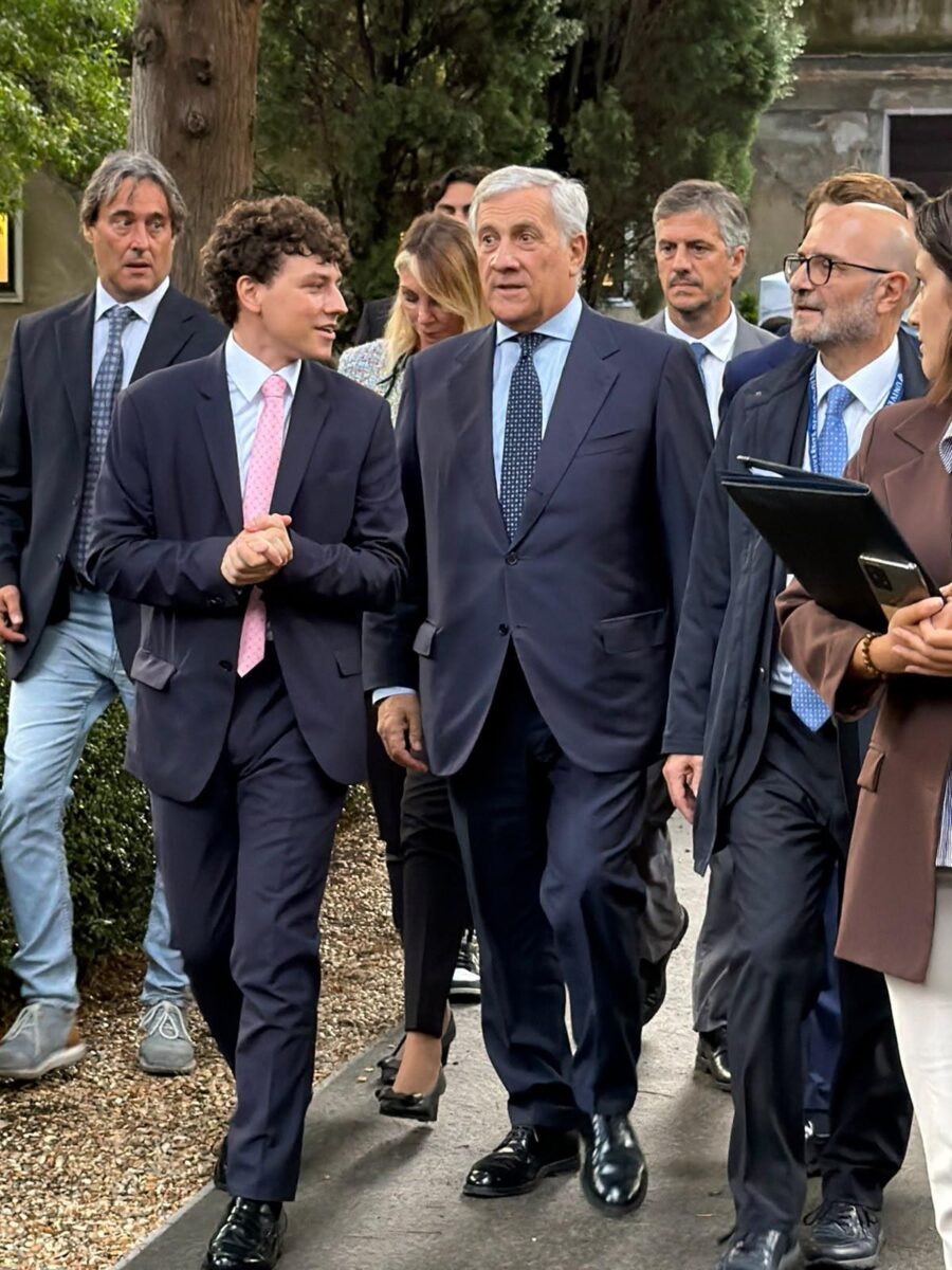 La carica dei 60 under 30, premio per militanti, amministratori e comunicatori. Lobuono: “Qui, campo larghissimo” – PHOTO GALLERY e VIDEO