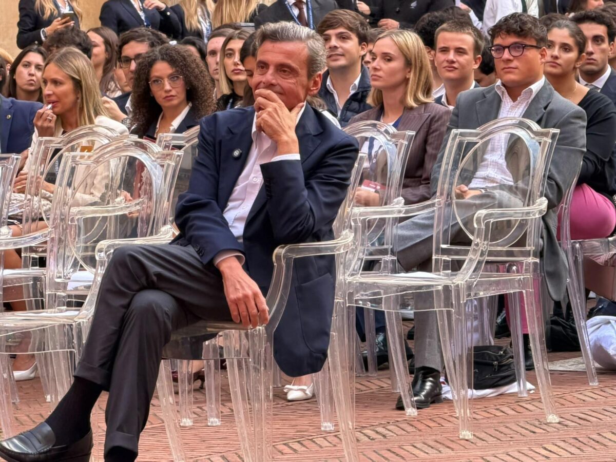 La carica dei 60 under 30, premio per militanti, amministratori e comunicatori. Lobuono: “Qui, campo larghissimo” – PHOTO GALLERY e VIDEO