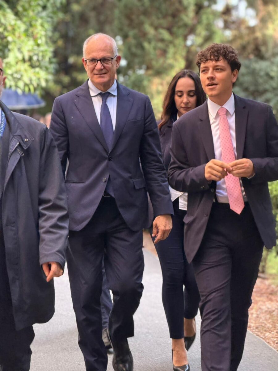 La carica dei 60 under 30, premio per militanti, amministratori e comunicatori. Lobuono: “Qui, campo larghissimo” – PHOTO GALLERY e VIDEO