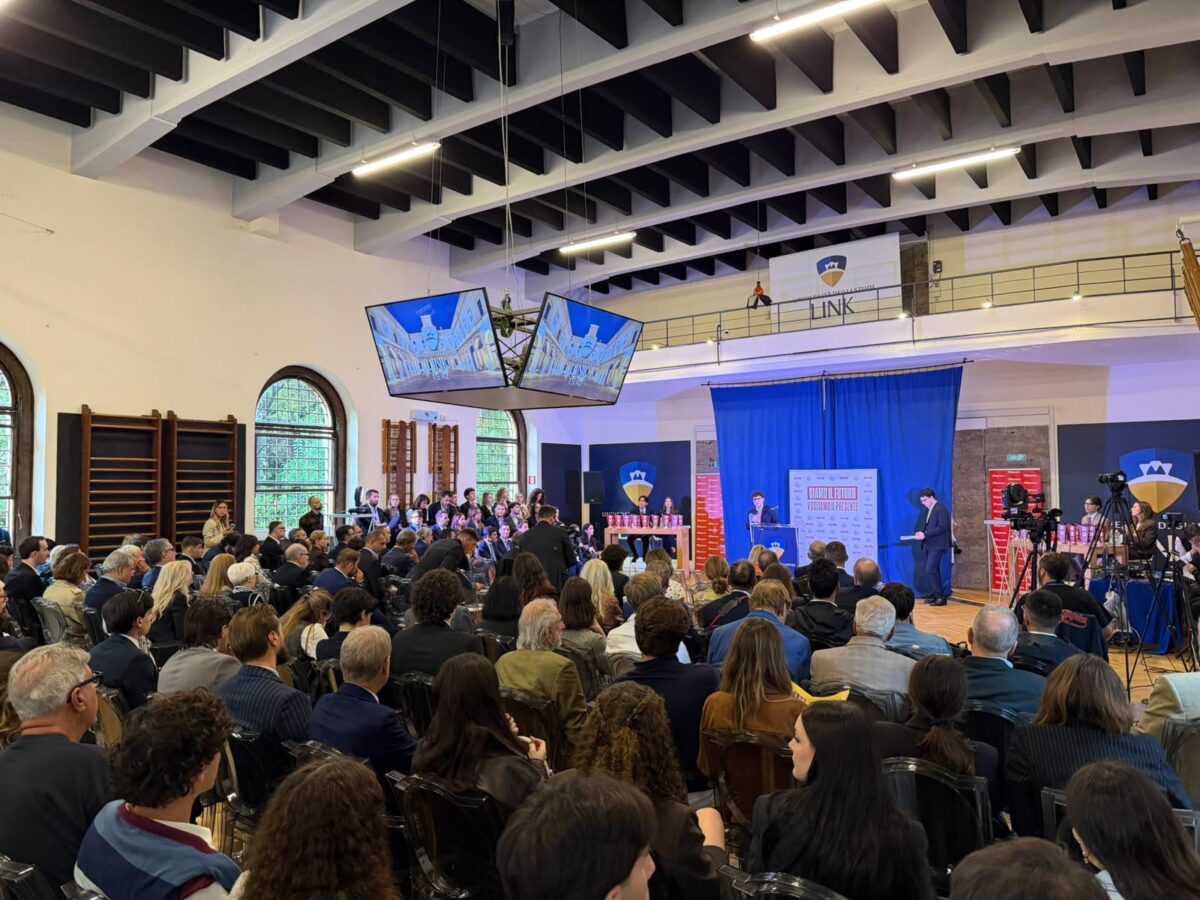 La carica dei 60 under 30, premio per militanti, amministratori e comunicatori. Lobuono: “Qui, campo larghissimo” – PHOTO GALLERY e VIDEO
