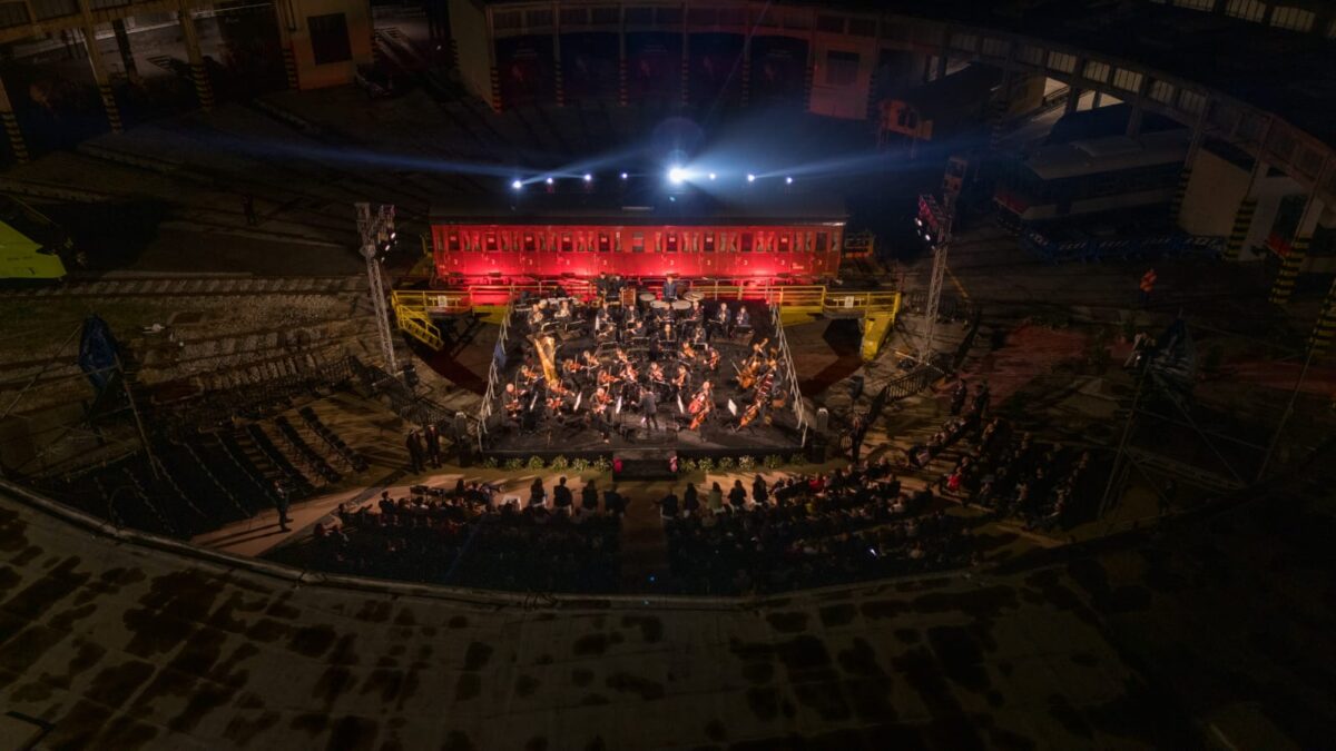 Trenitalia, quando l’officina diventa un teatro: da Palermo comincia il viaggio delle “Officine sinfoniche” Trenitalia, quando l’officina diventa un teatro: da Palermo comincia il viaggio delle “Officine sinfoniche”