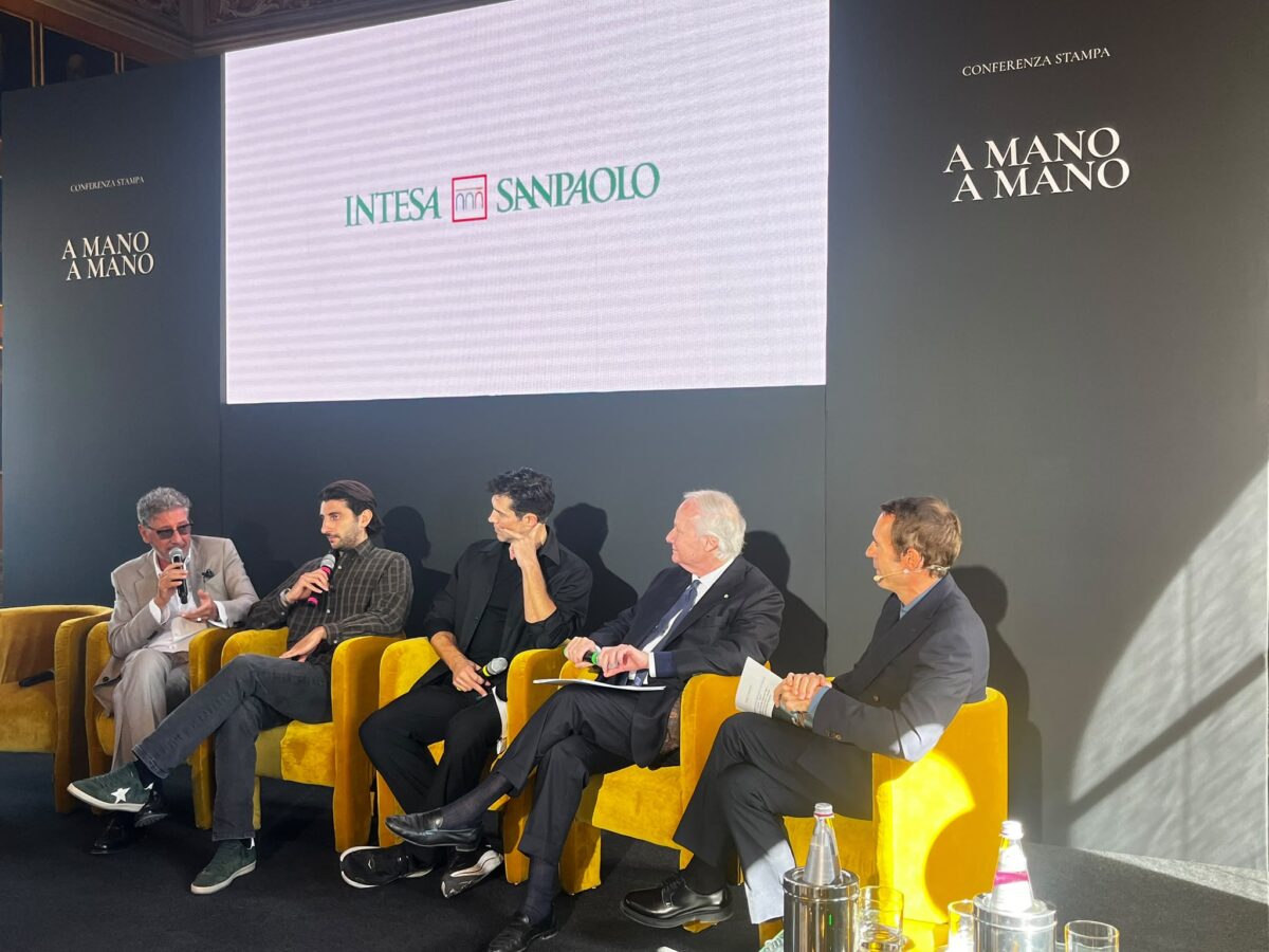 Intesa Sanpaolo si racconta con “A mano a mano”. Lucchini: “Una banca vicina alle persone che sostiene l’economia reale”