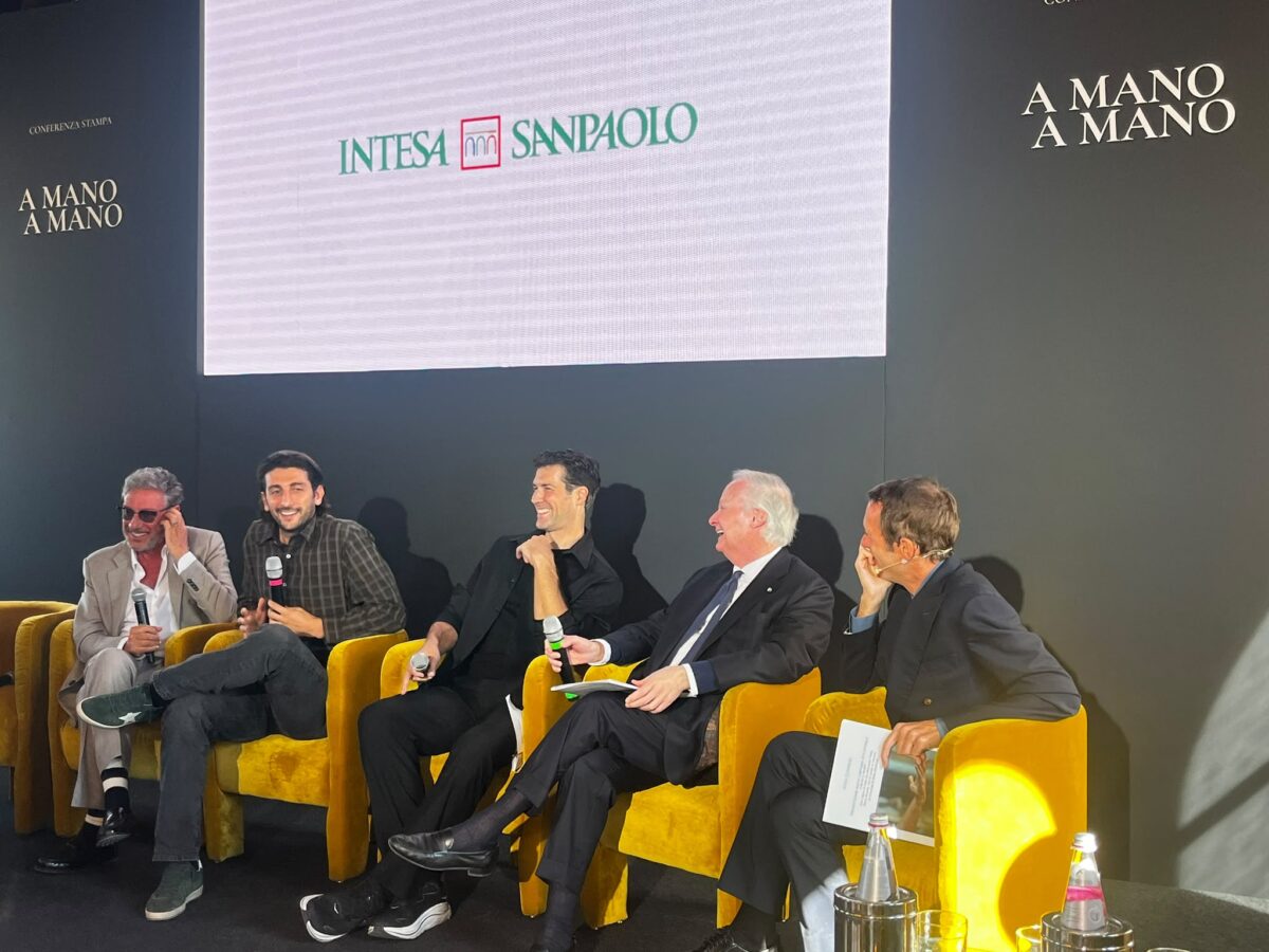 Intesa Sanpaolo si racconta con “A mano a mano”. Lucchini: “Una banca vicina alle persone che sostiene l’economia reale”