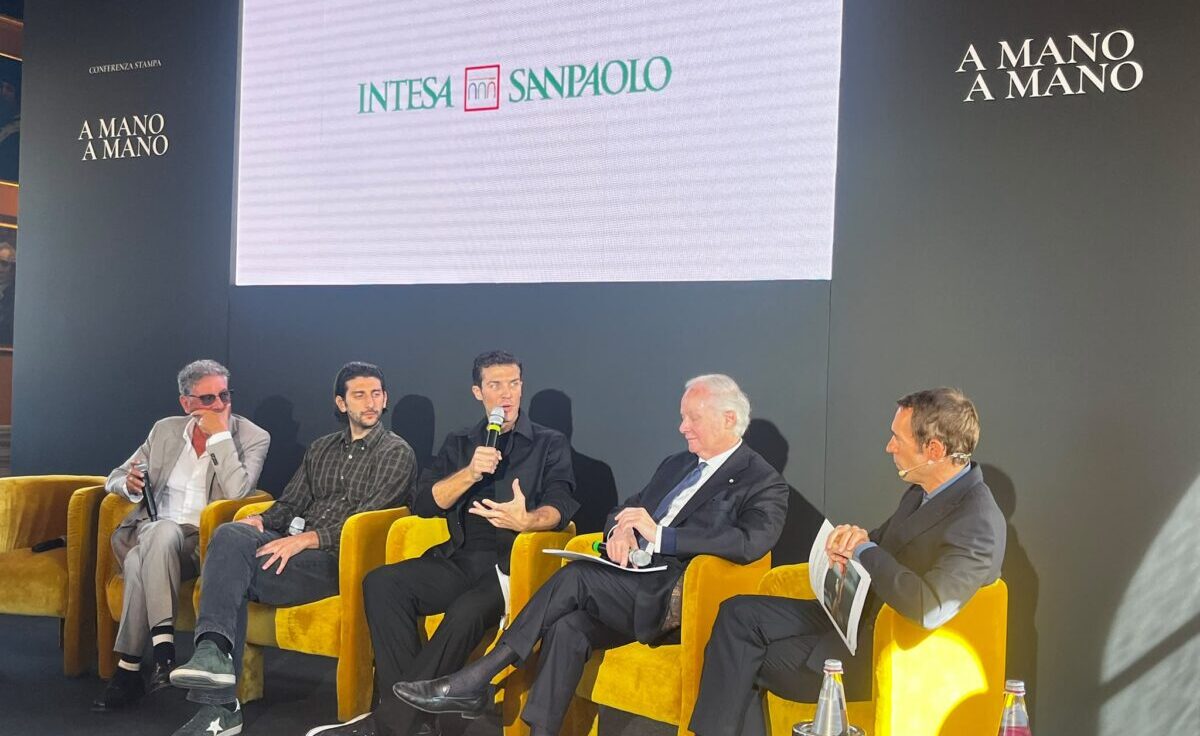 Intesa Sanpaolo si racconta con “A mano a mano”. Lucchini: “Una banca vicina alle persone che sostiene l’economia reale”