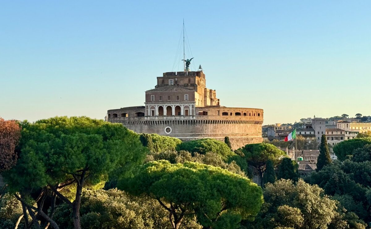 Roma fa battere il cuore … e il portafogli. Cena con vista, cocktail in battello, bibita e pop corn al cinema: ogni colpo di fulmine ha un prezzo