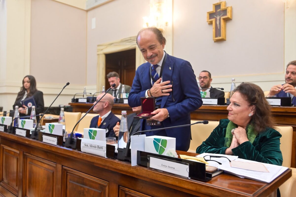 IA e quantum, Butti dal Vaticano: “La sfida è la sovranità tecnologica”. E riceve la medaglia Magnifica Humanitas IA e quantum, Butti dal Vaticano: “La sfida è la sovranità tecnologica”. E riceve la medaglia Magnifica Humanitas
