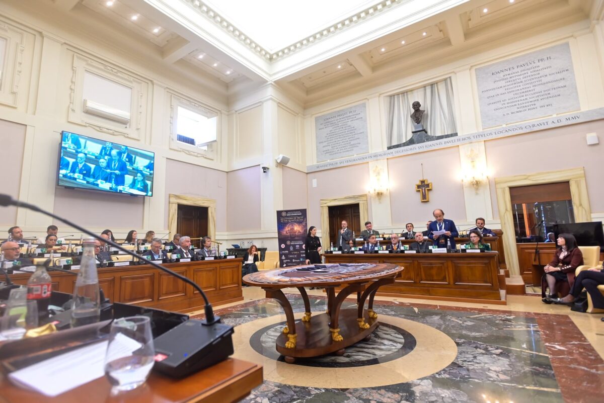 IA e quantum, Butti dal Vaticano: “La sfida è la sovranità tecnologica”. E riceve la medaglia Magnifica Humanitas IA e quantum, Butti dal Vaticano: “La sfida è la sovranità tecnologica”. E riceve la medaglia Magnifica Humanitas