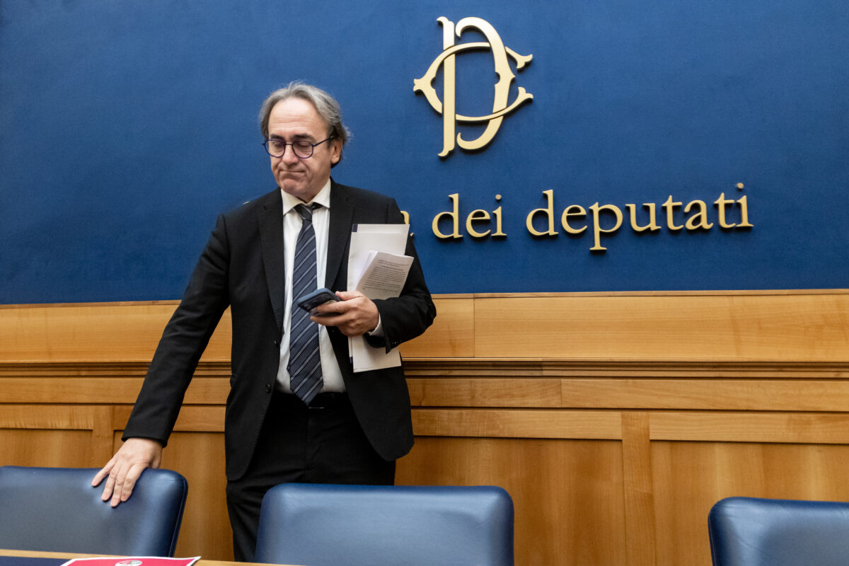 Siher torna libero, le prime reazioni: mentre il centrodestra insorge, il campo largo invita al rispetto della legge Siher torna libero, le prime reazioni: mentre il centrodestra insorge, il campo largo invita al rispetto della legge