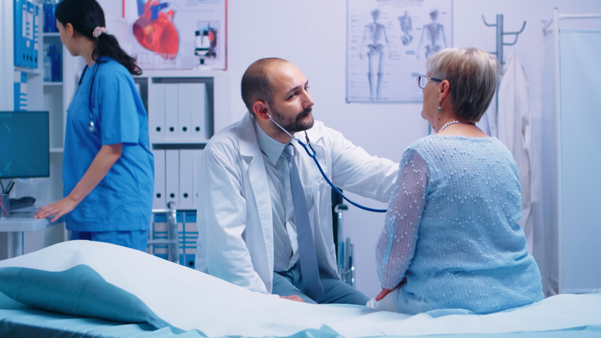 Influenza, il cardiologo avverte: “Rischi per il cuore, soprattutto negli anziani” Influenza, il cardiologo avverte: “Rischi per il cuore, soprattutto negli anziani”