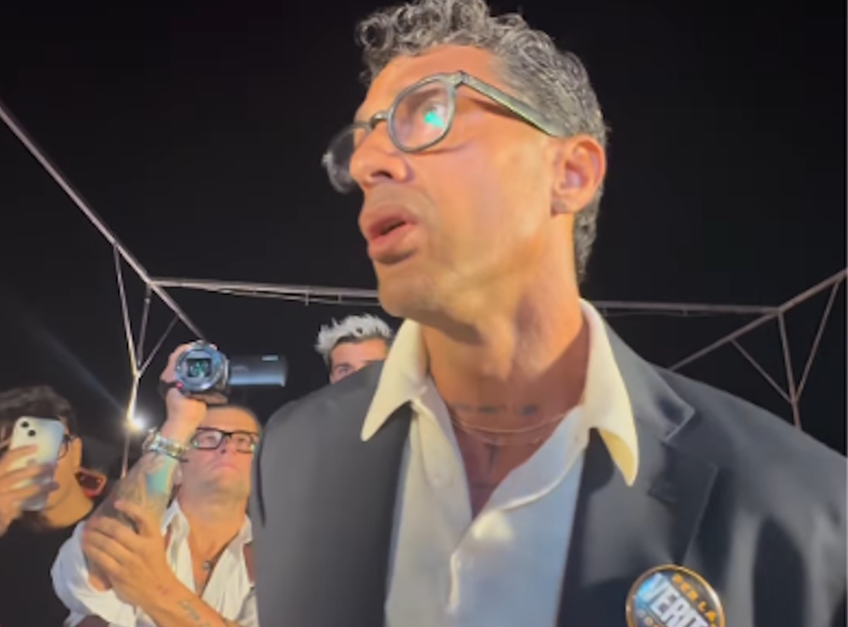 Corona prepara un’inchiesta su Vannacci? “Sono venuto per studiare il suo prodotto” – VIDEO Corona prepara un’inchiesta su Vannacci? “Sono venuto per studiare il suo prodotto” – VIDEO