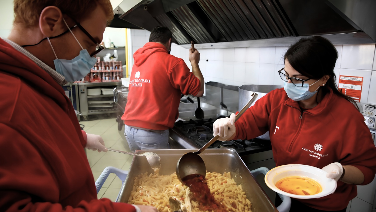 60mila persone bussano alla Caritas romana: la povertà non abita più soltanto in periferia 60mila persone bussano alla Caritas romana: la povertà non abita più soltanto in periferia