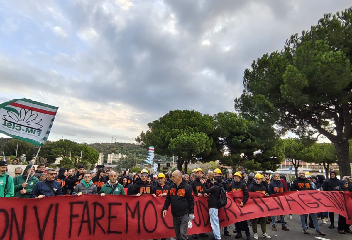 Ex Ilva, gli operai di Genova occupano l’aeroporto. De Palma (Fiom): “Pieno sostegno ai lavoratori in lotta” Ex Ilva, gli operai di Genova occupano l’aeroporto. De Palma (Fiom): “Pieno sostegno ai lavoratori in lotta”