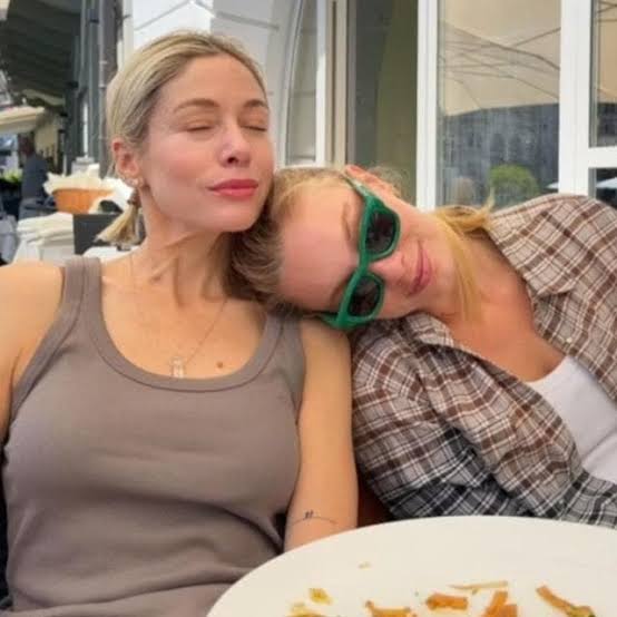Daniele De Rossi, la sua famiglia davanti ai giudici: Sarah vuole adottare Gaia, Tamara si oppone Daniele De Rossi, la sua famiglia davanti ai giudici: Sarah vuole adottare Gaia, Tamara si oppone