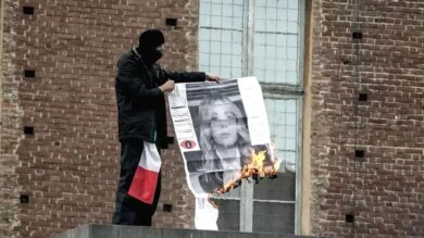 Cortei, scontri tra manifestanti e forze dell’ordine a Roma a Torino: in 96 portati in questura nella Capitale