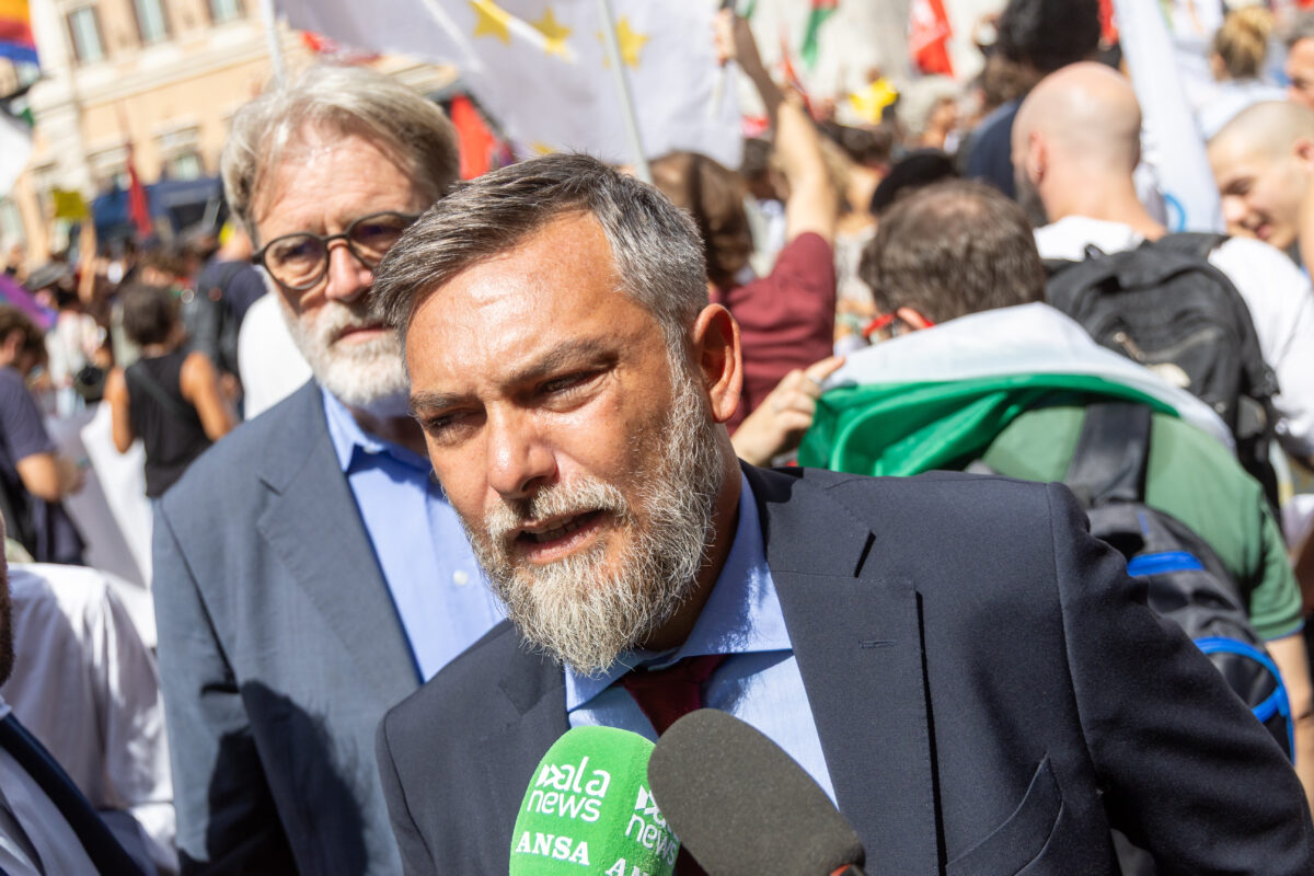 Siher torna libero, le prime reazioni: mentre il centrodestra insorge, il campo largo invita al rispetto della legge Siher torna libero, le prime reazioni: mentre il centrodestra insorge, il campo largo invita al rispetto della legge