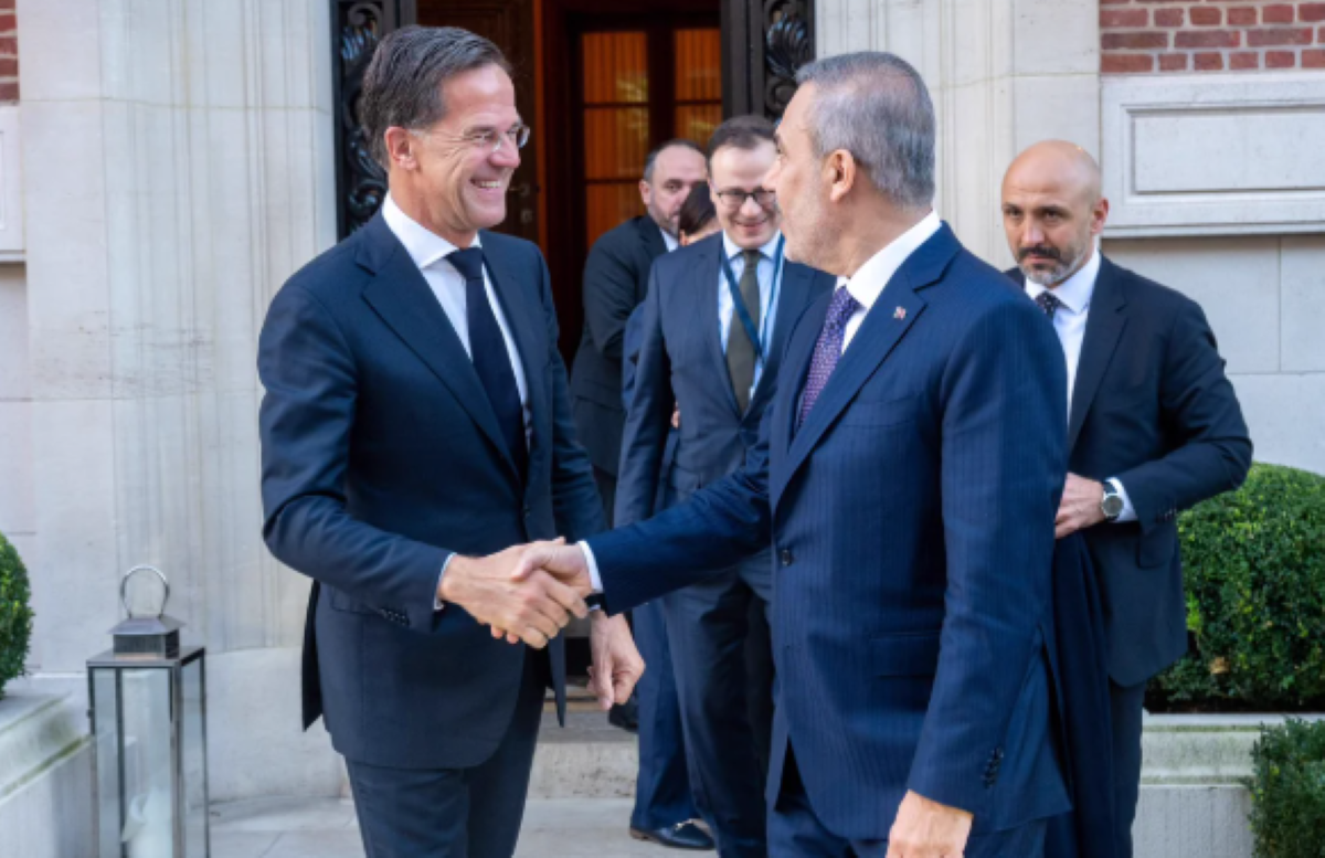 Nato, Rutte incontra a Bruxelles il ministro degli esteri turco: focus sulla sicurezza anche nel Mar Nero Nato, Rutte incontra a Bruxelles il ministro degli esteri turco: focus sulla sicurezza anche nel Mar Nero