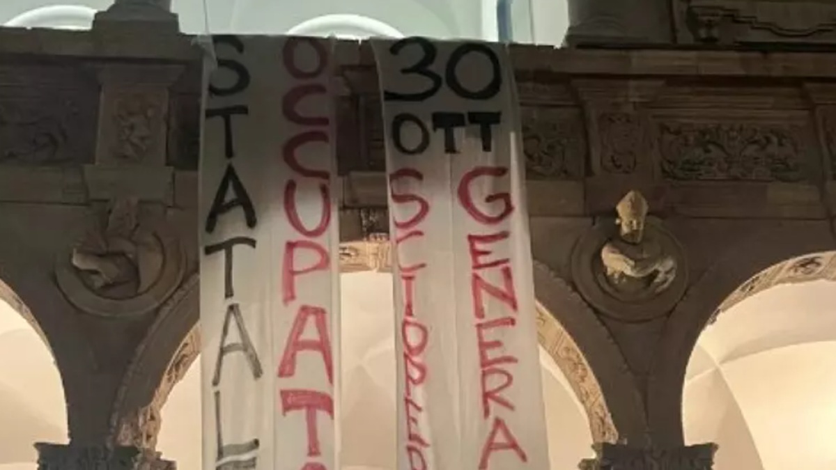 Carovita, crisi abitativa e tagli all’istruzione: gli studenti milanesi occupano Statale e Bicocca Carovita, crisi abitativa e tagli all’istruzione: gli studenti milanesi occupano Statale e Bicocca