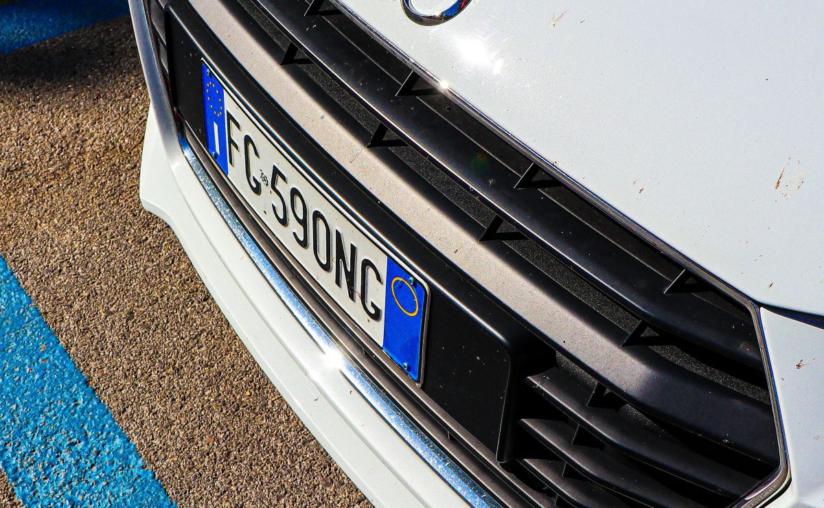 Bollo auto e targhe personalizzate, quanto costano e quando si potranno richiedere Bollo auto e targhe personalizzate, quanto costano e quando si potranno richiedere