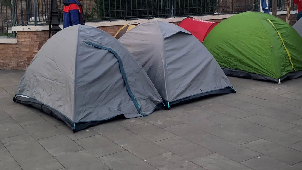 Per gli affitti in salita, tende a Termini contro il caro casa: “Stop alla speculazione” Per gli affitti in salita, tende a Termini contro il caro casa: “Stop alla speculazione”