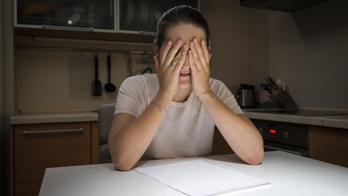 Violenza economica, numeri da far paura: vittime 128mila donne, non lavorano perché il compagno non lo consente Violenza economica, numeri da far paura: vittime 128mila donne, non lavorano perché il compagno non lo consente