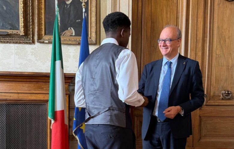 Valditara premia lo studente eroe di Centocelle: una medaglia al merito che va oltre l’aritmetica dei voti
